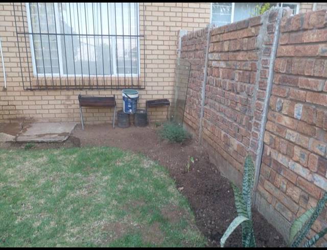 2 BEDROOM TOWNHOUSE FOR SALE IN THE ORCHARDS